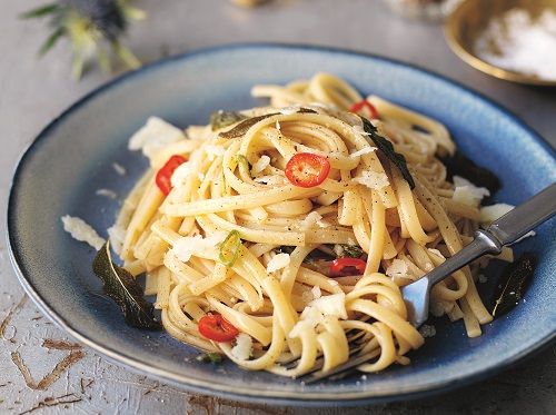 Pasta med hett salviasmör